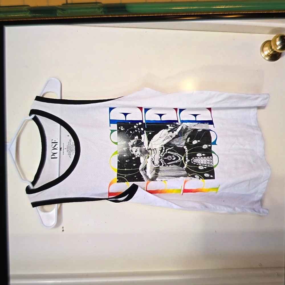 Pose Women's shirt